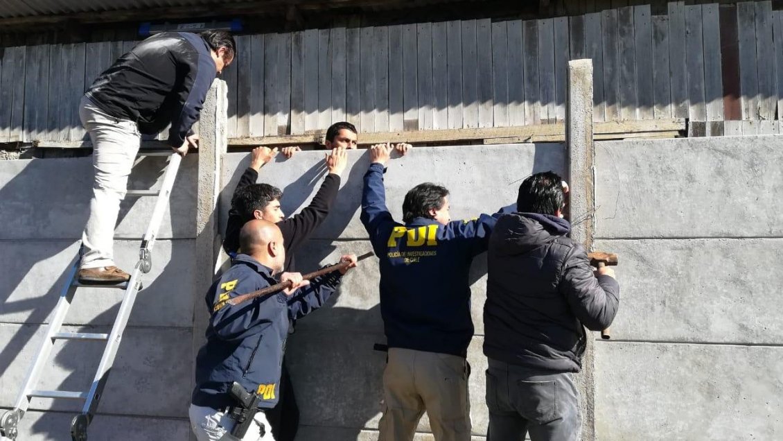Hombre de 92 años pasó una noche entera atrapado entre un muro y una pandereta en Limache