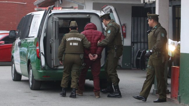Detienen a sujetos que desarmaban autos robados en Macul