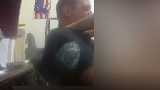 Policía que se grabó teniendo sexo en su oficina fue despedido