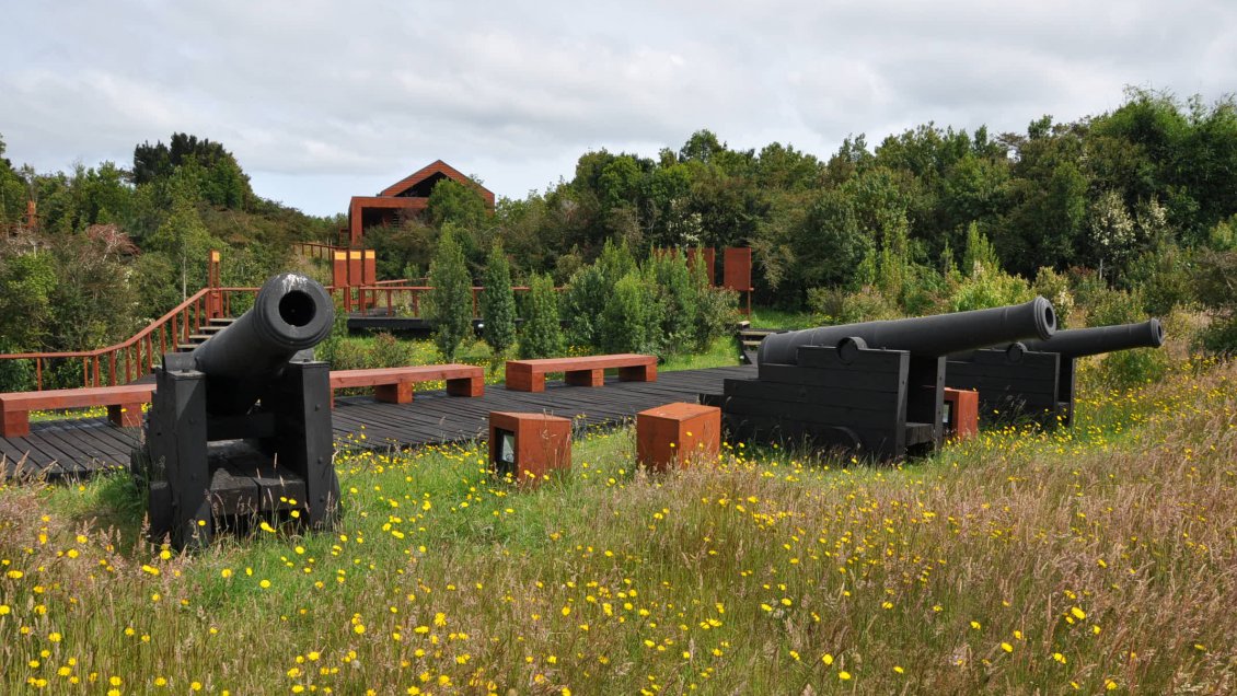 Autoridades buscaran modelo de gestión para los fuertes españoles de Ancud
