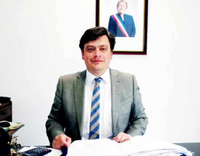 Robaron a ex gobernador de Curicó seis millones de pesos