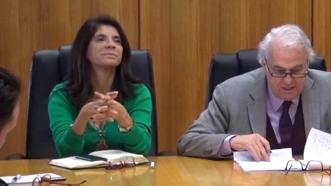 Los Lagos: Ex jefa de gabinete de la Intendencia, acusada de recibir doble sueldo, mantiene asesoría