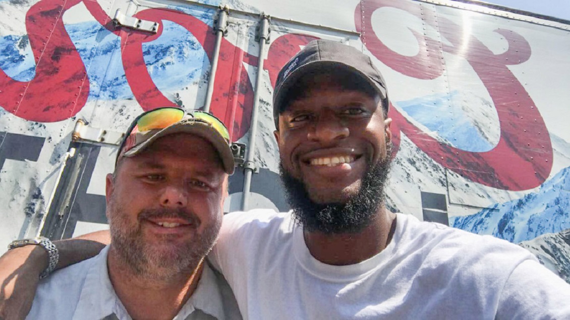 Hombre quería tirarse de un puente, pero recordaron escena de una película y lo salvaron