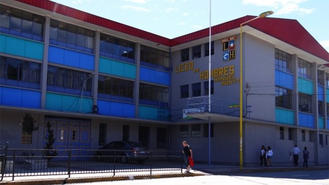 Detectan plaga de ratones en liceo de Puerto Montt