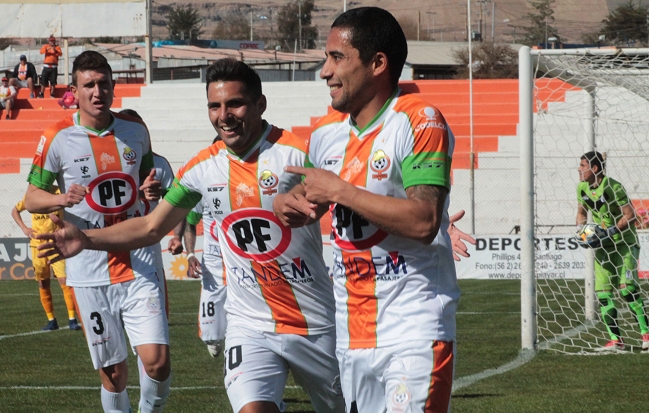 Cobresal y Valdivia ganaron para meterse en pelea de la Primera B