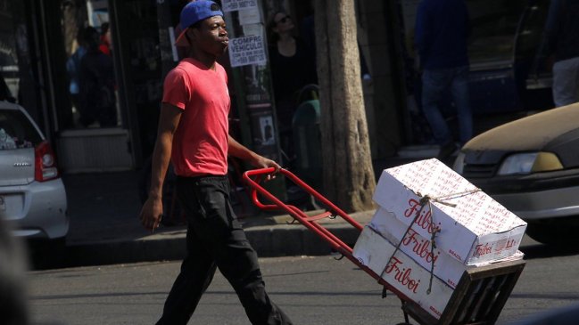 INE admitió que Encuesta de Empleo subestima fuerza laboral de inmigrantes