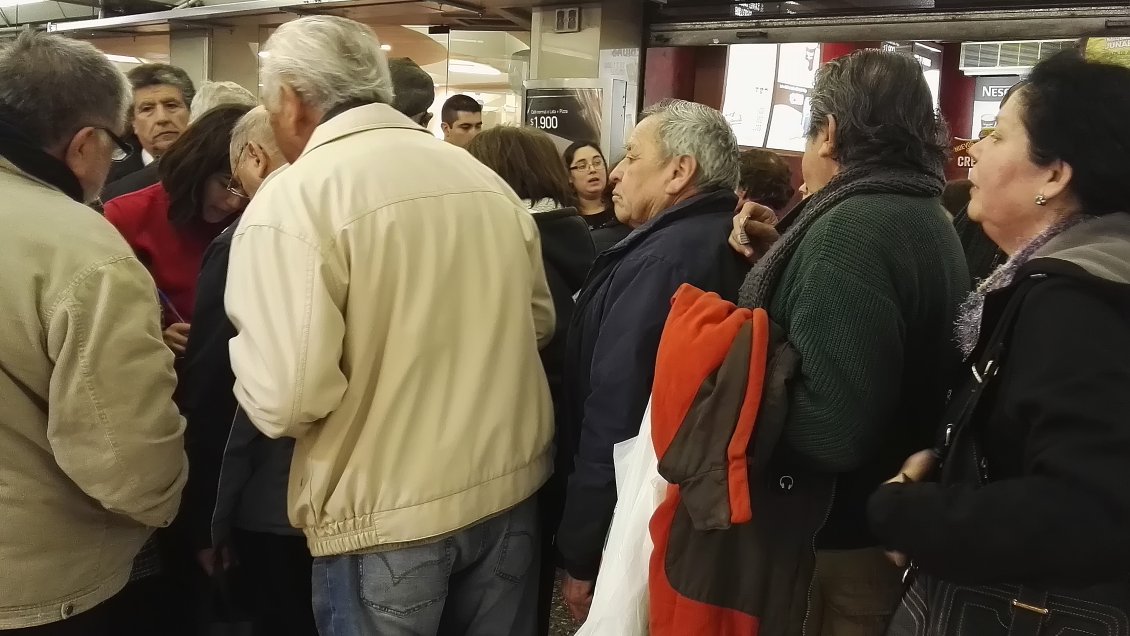 La mitad de los adultos mayores que trabaja recibe sueldo bajo los 307 mil pesos