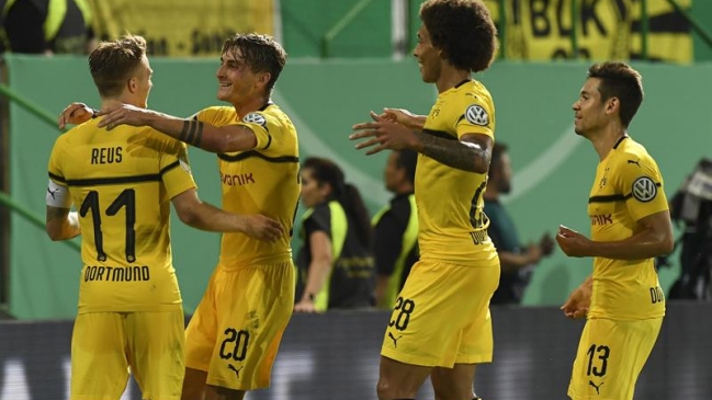 Borussia Dortmund remontó en la agonía y avanzó en la Copa de Alemania