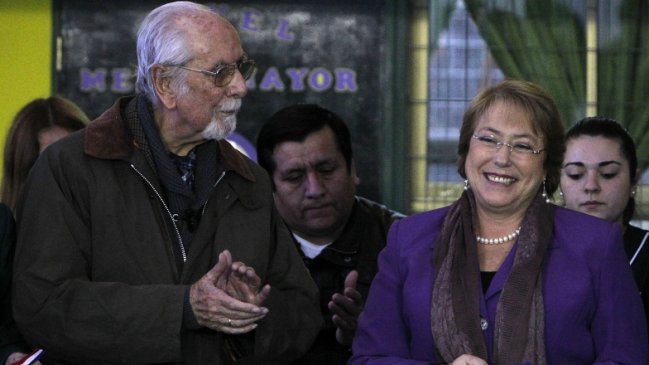 Bachelet: Andrés Aylwin defendió en las horas más oscuras a quienes eran silenciados