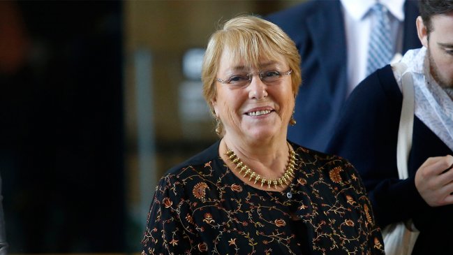 Michelle Bachelet se reúne con directiva del Partido Socialista