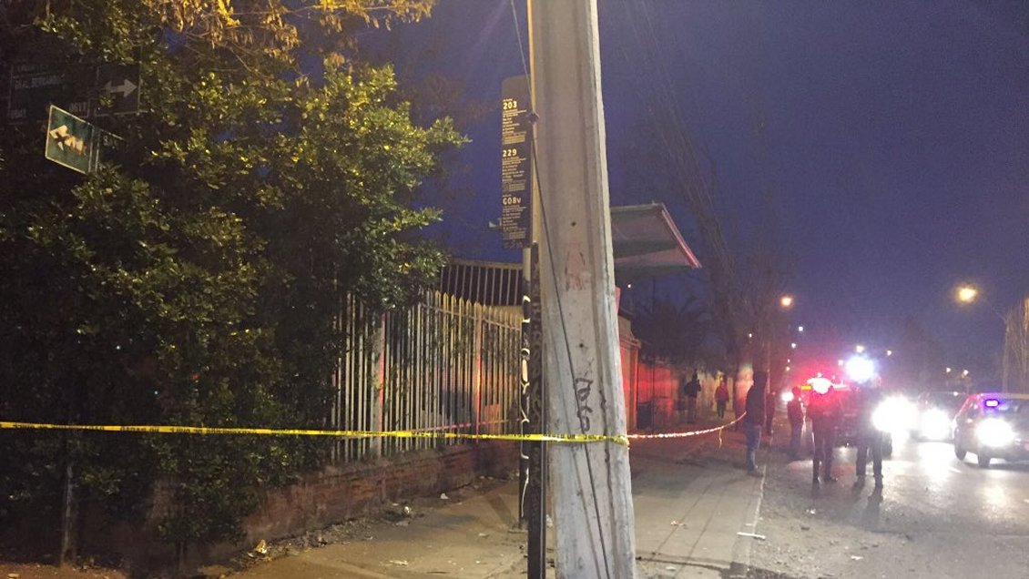 Atropello múltiple en La Pintana: Conductor ebrio se estrelló en paradero del Transantiago