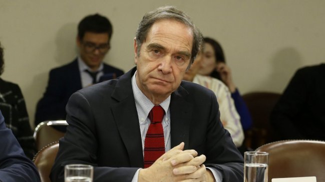 Caso Frei: Ministro Larraín emplazó al juez Madrid a hablar con claridad