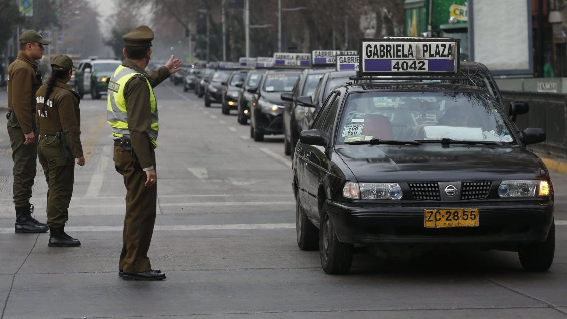 Colectiveros de Puente Alto realizaron caravana contra 