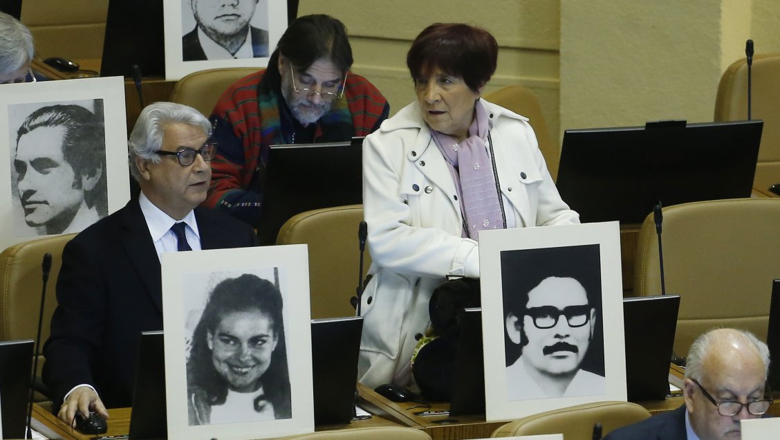 Oposición presentó acusación constitucional contra jueces de la Corte Suprema