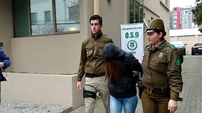 Detienen a mujer por su eventual participación en el homicidio de su pareja