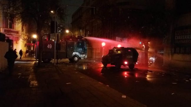 Carabineros debió controlar protesta de estudiantes de la U. Iberoamericana