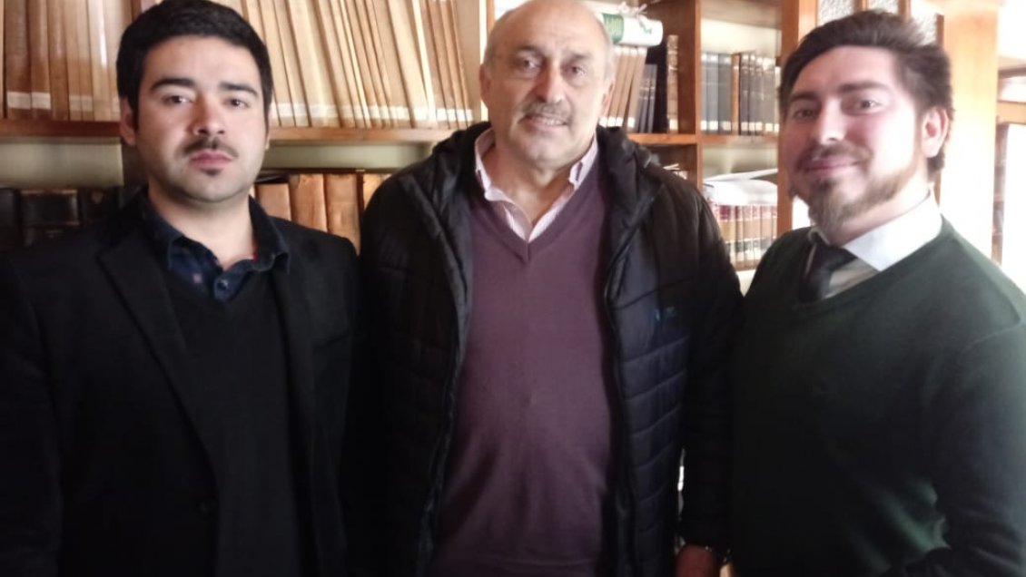 Inédito: Justicia laboral reconoce derechos del Código del Trabajo a empleado fiscal a honorarios