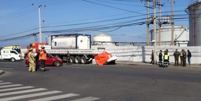 Conductor falleció tras chocar con un camión de químicos estacionado en Antofagasta