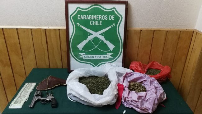 Carabineros detuvo a sujetos con drogas que intentaron huir de control policial