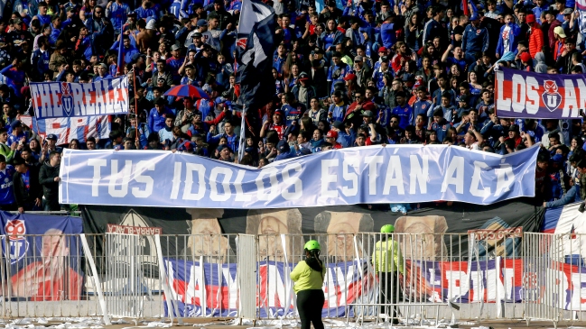Hinchada de la U respondió lienzo de los seguidores de Colo Colo: Tus ídolos están acá