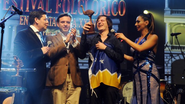 Joven no vidente deleitó a asistentes del Festival Folclórico de la Patagonia