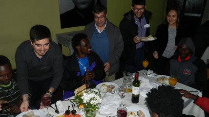 Ñuble: Trabajadores del Obispado de Chillán ofrecieron cena solidaria a inmigrantes