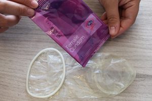 Arica: Profesionales se capacitaron en uso de preservativo femenino