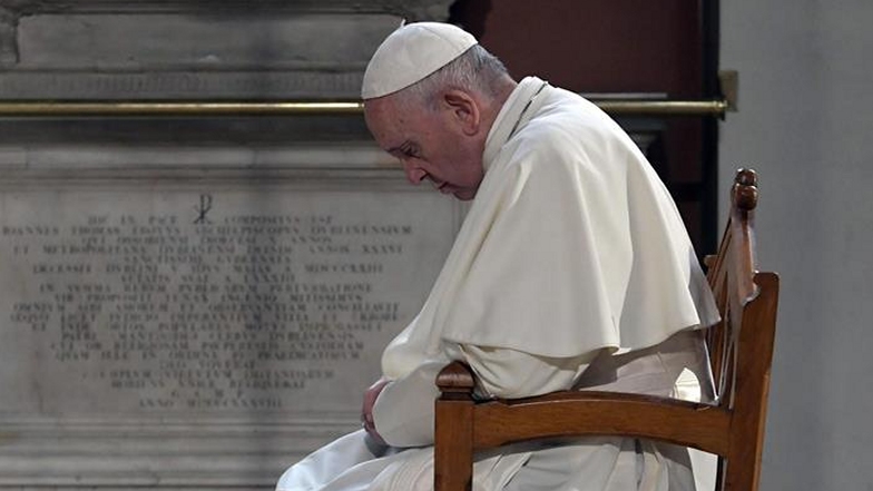 El papa se reunió con víctimas de abusos en Irlanda