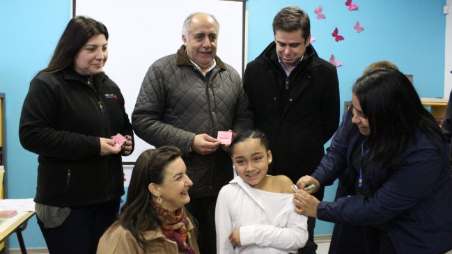 Autoridades iniciaron masiva campaña contra el virus papiloma humano en Curicó