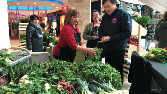 Concepción: Agricultores participan en la primera versión de la feria 