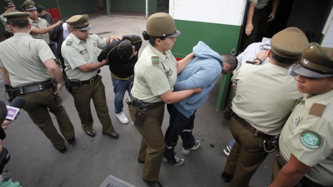 Tres taxistas cumplirán penas de cárcel por quema de buses del Transantiago