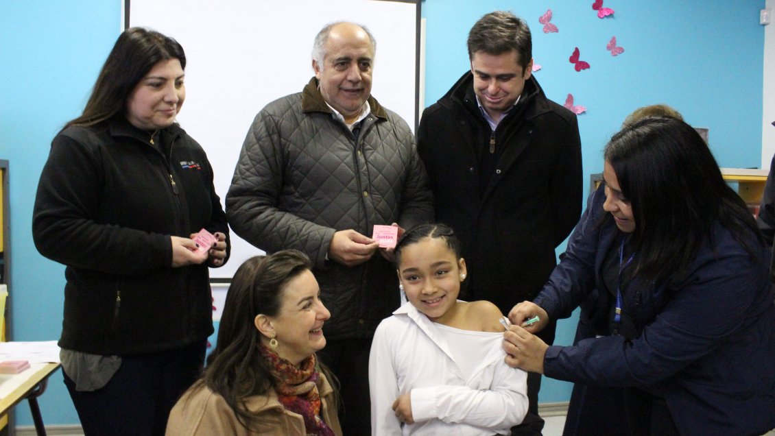 Autoridades iniciaron masiva campaña contra el virus papiloma humano en Curicó