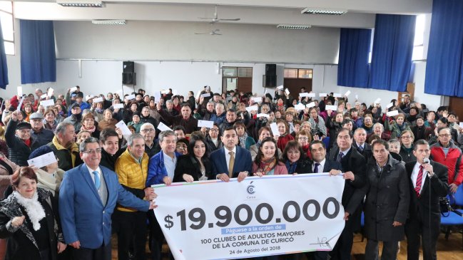 Curicó: Clubes de Adultos Mayores fueron beneficiados con subvención municipal