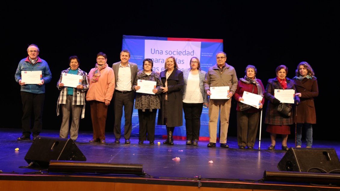 Entregan recursos a 168 clubes de adultos mayores de la Región de O'Higgins