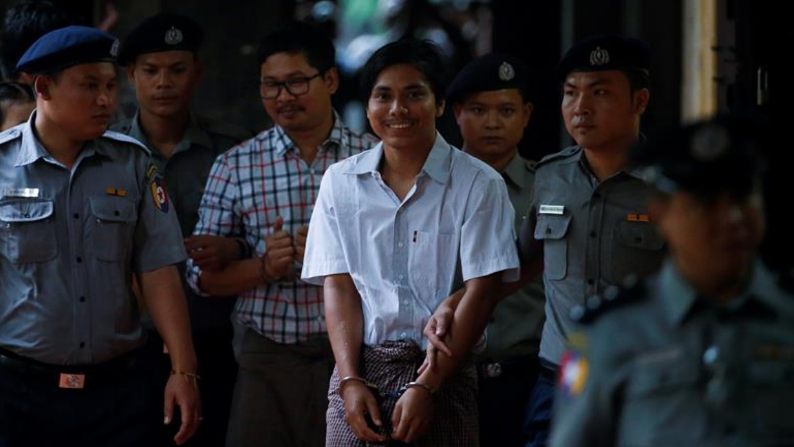 Myanmar: Periodistas detenidos mientras investigaban matanza rohingya esperan el veredicto