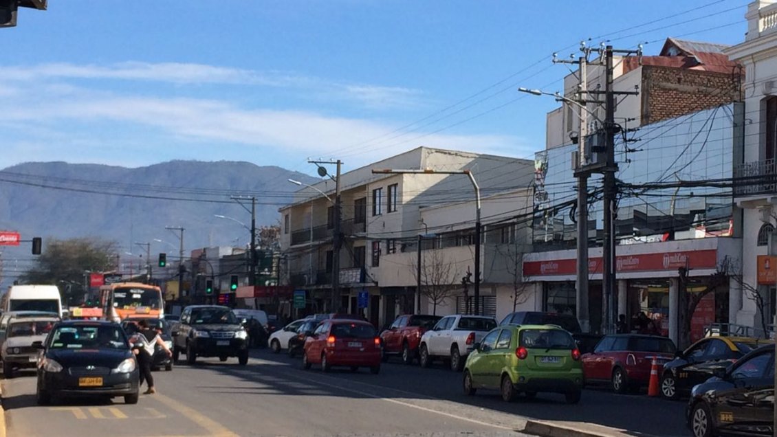 Tras consulta ciudadana, San Fernando prohibirá estacionar en principal avenida