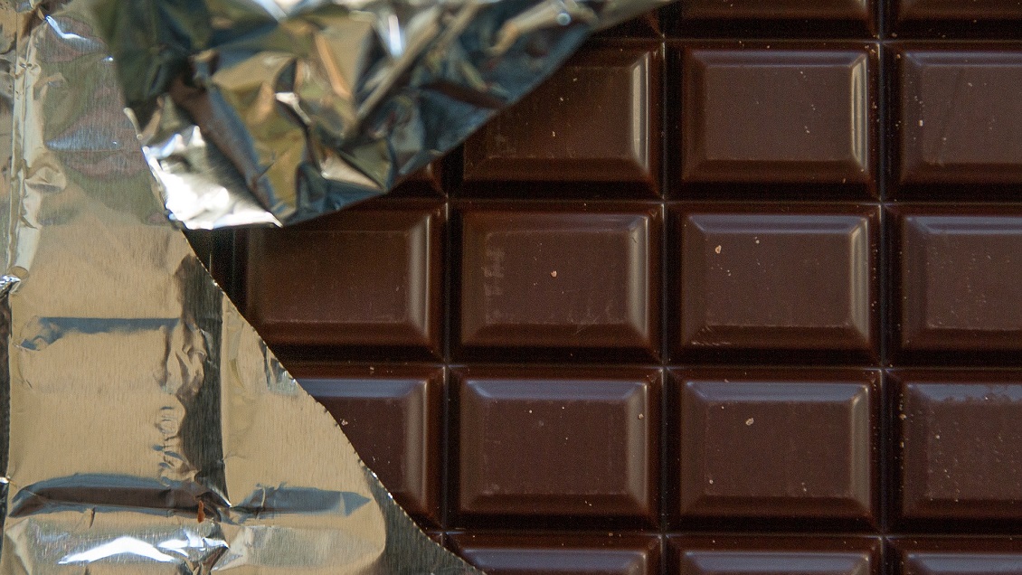 Estudio reveló que comer una cantidad de chocolate al mes reduce riesgo cardíaco