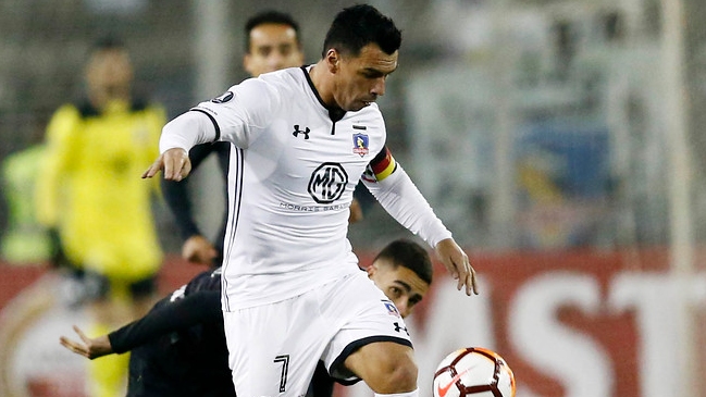 Esteban Paredes tuvo un problema muscular en última práctica de Colo Colo en Brasil