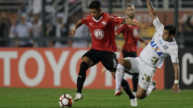 Incidentes obligaron a Julio Bascuñán suspender la revancha entre Santos e Independiente