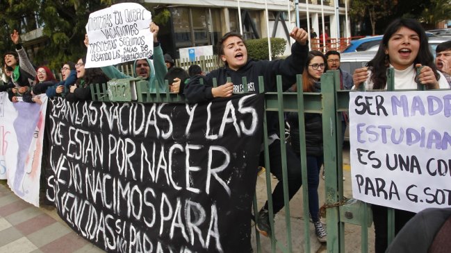 Alumnas de la U. de Playa Ancha iniciaron huelga de hambre tras 106 días de toma
