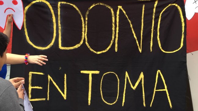 Estudiantes se tomaron sede de la Universidad Arturo Prat en Iquique