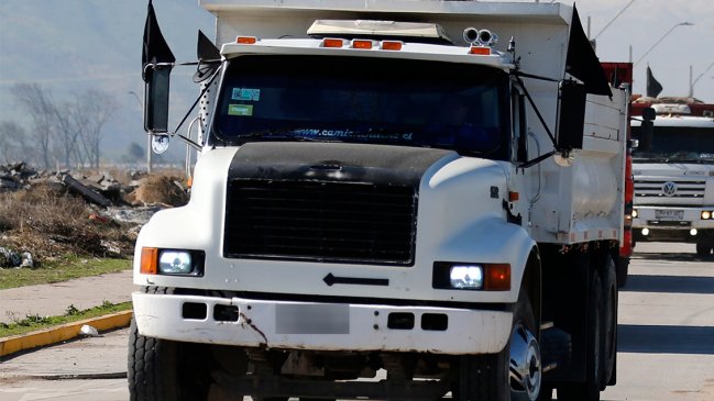 Bolivia remarca que sus militares no traspasan la frontera de Chile tras denuncia de camioneros por brutal asalto