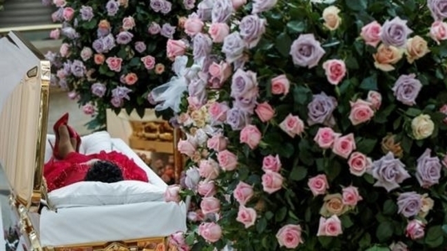 Restos de Aretha Franklin son exhibidos de forma pública en Detroit