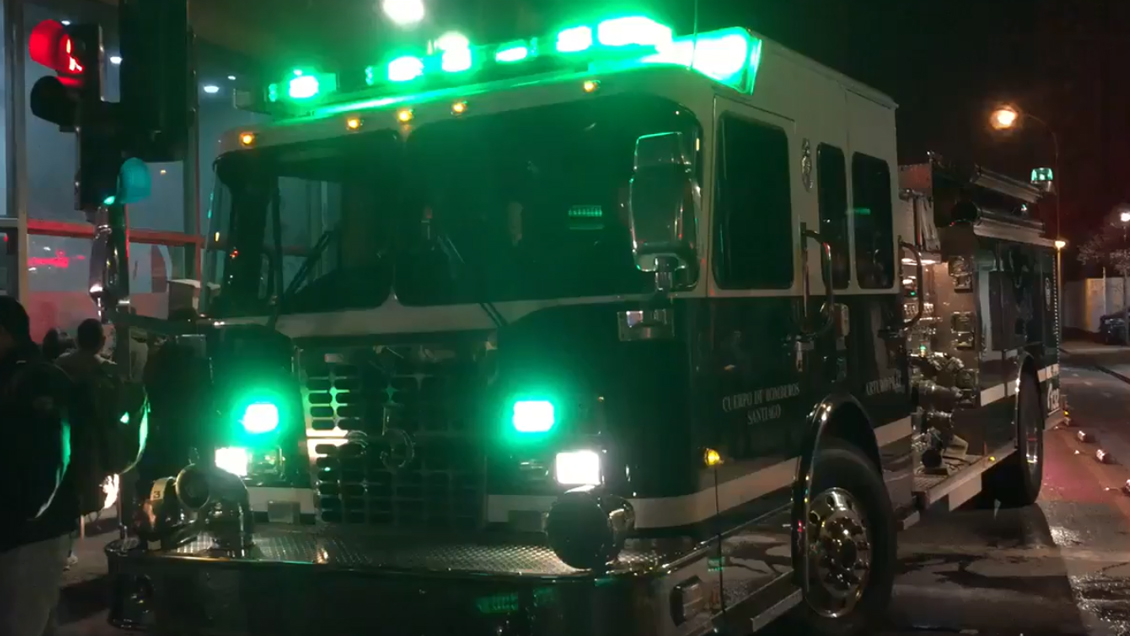 Emanación de humo provocó evacuación en pleno centro de Santiago