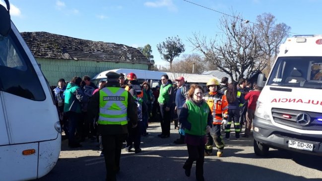 Provincia de Llanquihue: Colisión de furgón escolar con bus dejó 10 estudiantes lesionados