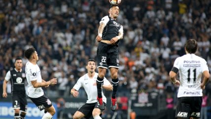 Colo Colo se desahogó ante Corinthians con un golazo de Lucas Barrios