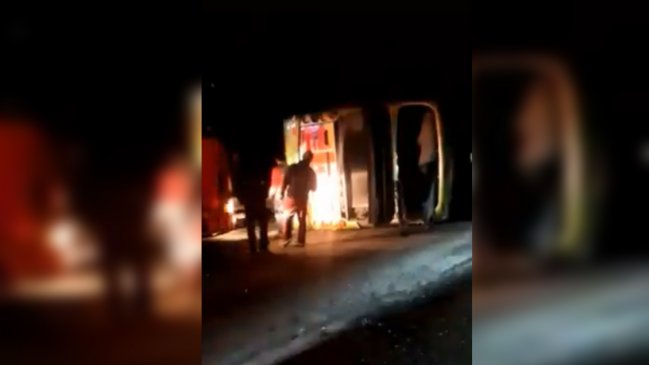 Ruta 5 Norte: Volcamiento de bus en Los Vilos no dejó lesionados de gravedad