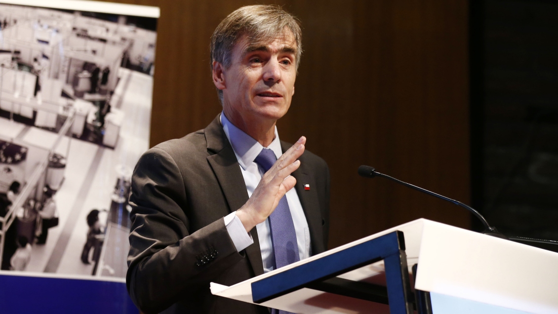 Ministro Valente: Rebajar las tasas de embarque en vuelos dinamiza la competencia