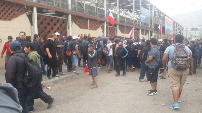 Cargadores de Zofri se manifestaron contra la seremi del Trabajo en almuerzo con el ministro Nicolás Monckeberg