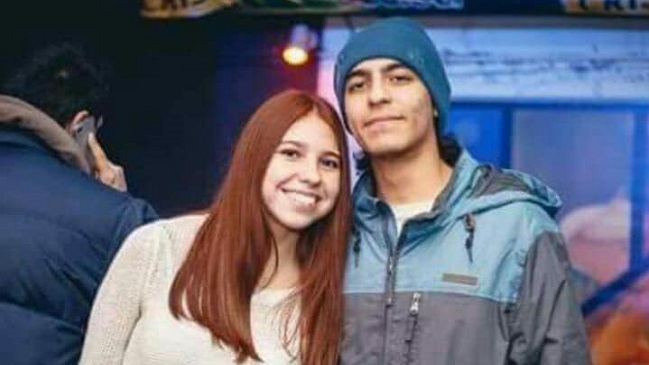 Familiares decidieron sepultar juntos a jóvenes pololos fallecidos en incendio